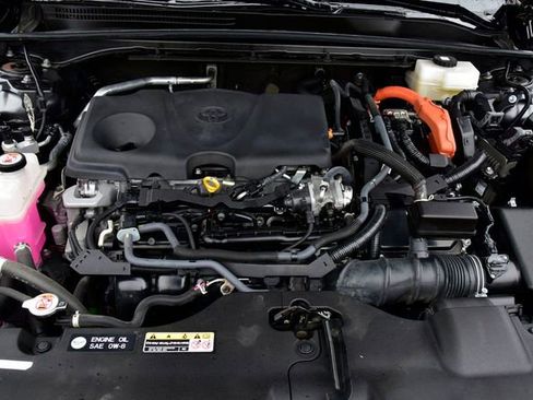 Certified 2023 Toyota Crown XLE image 32