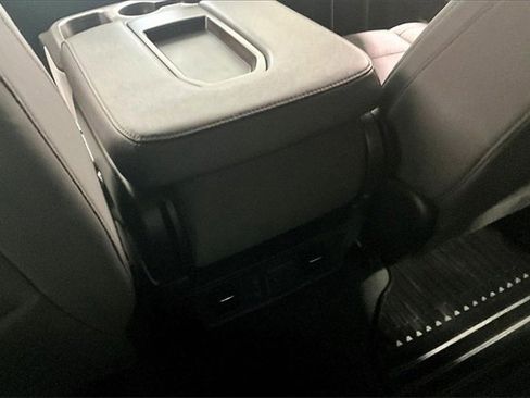 Used 2025 Chevrolet Silverado 1500 LT image 11