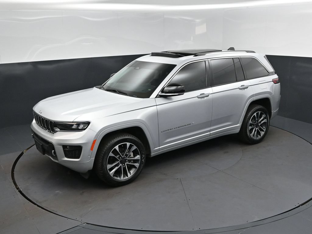 Used 2023 Jeep Grand Cherokee Overland RWD image 1