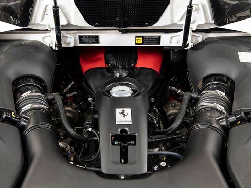 Certified 2022 Ferrari F8 Spider RWD image 35