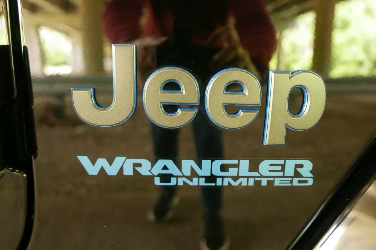 Used 2021 Jeep Wrangler Unlimited Rubicon 4xe w/ Cold Weather Group AWD/4WD image 38