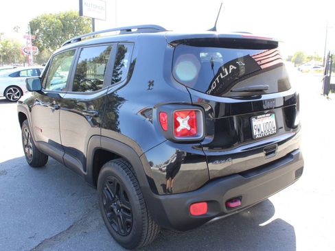 Used 2018 Jeep Renegade Trailhawk AWD/4WD image 36