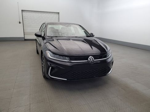 Used 2025 Volkswagen Jetta SE image 14