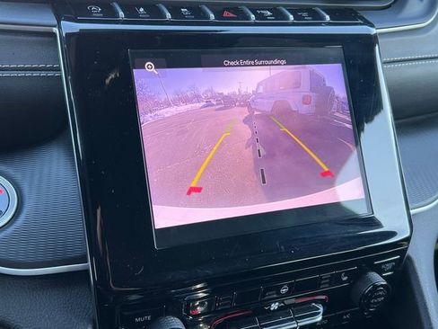 Used 2025 Jeep Grand Cherokee Altitude image 23