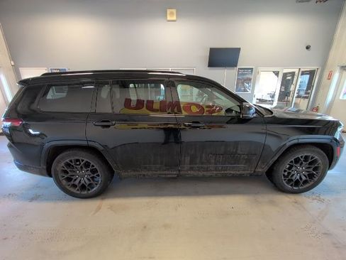 Used 2024 Jeep Grand Cherokee L Summit image 7