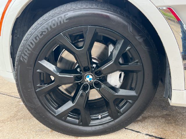 Used 2022 BMW X7 xDrive40i w/ Premium Package AWD/4WD image 21