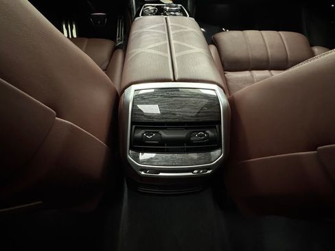 Used 2023 BMW 760i xDrive w/ Executive Package image 22