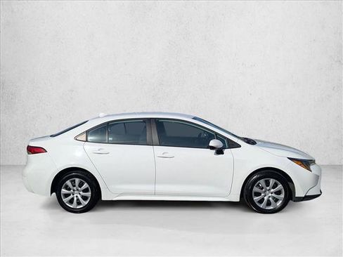 Used 2024 Toyota Corolla LE image 3