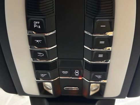 Used 2017 Porsche Macan image 49