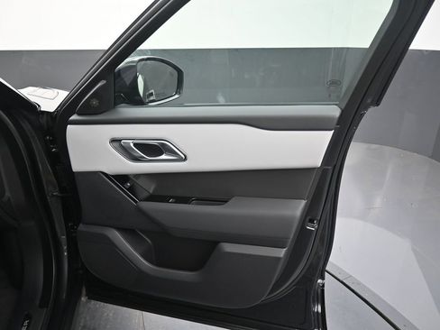 Used 2025 Land Rover Range Rover Velar Dynamic SE image 4
