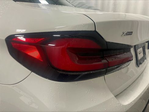 Used 2022 BMW 530i xDrive w/ Premium Package image 32