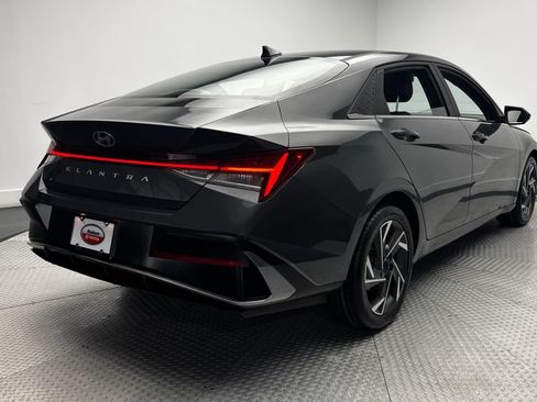Used 2024 Hyundai Elantra SEL w/ Convenience Package FWD image 37