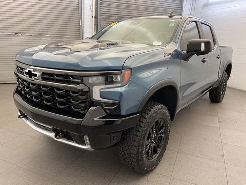 Used 2024 Chevrolet Silverado 1500 ZR2 w/ Technology Package image 9