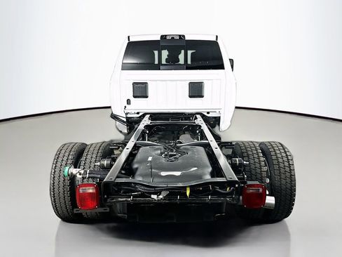 New 2026 RAM 4500 4x4 Crew Cab DRW image 6