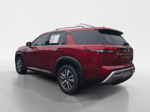 Used 2024 Nissan Pathfinder SL image 3