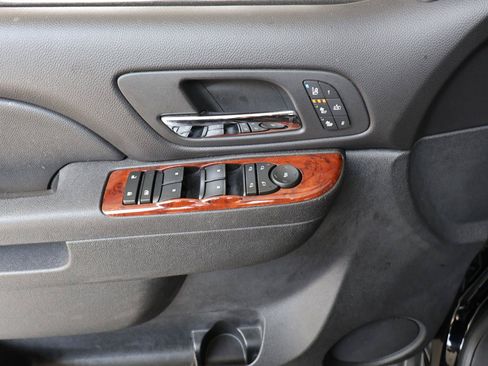 Used 2012 Chevrolet Suburban LTZ RWD image 39