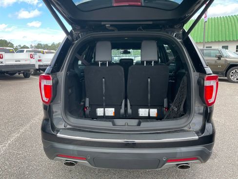 Used 2018 Ford Explorer XLT w/ Equipment Group 202A FWD image 22