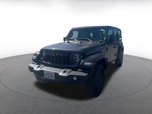 Used 2025 Jeep Wrangler Sport S image 11