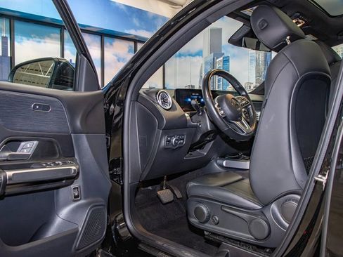 Used 2022 Mercedes-Benz GLB 250 4MATIC image 13