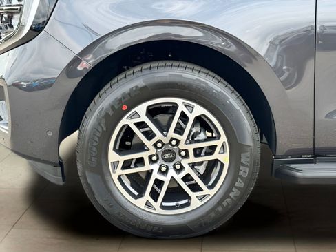 New 2025 Ford Expedition Active image 39