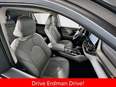 Certified 2023 Toyota Highlander Limited FWD image 24
