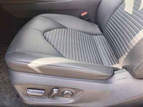 Used 2023 Toyota Camry SE FWD image 9