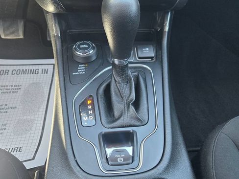 Used 2021 Jeep Cherokee Latitude AWD/4WD image 16