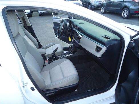 Used 2015 Toyota Corolla LE FWD image 14