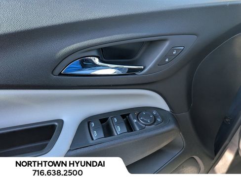 Used 2024 Chevrolet Equinox LS image 29