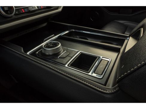 Used 2024 Ford Expedition Max XLT image 26