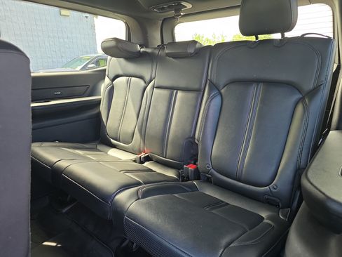 Used 2022 Jeep Wagoneer Series II AWD/4WD image 15