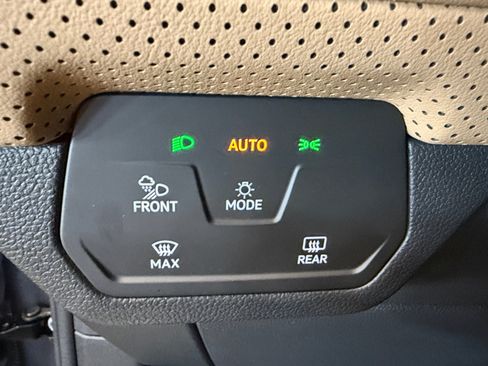 Used 2024 Volkswagen Atlas Cross Sport SE image 27