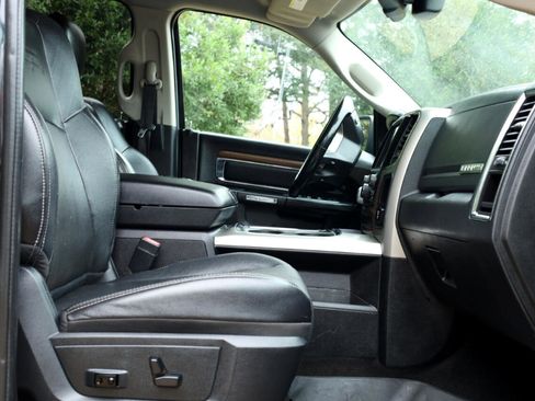 Used 2016 RAM 1500 Laramie w/ Convenience Group image 17