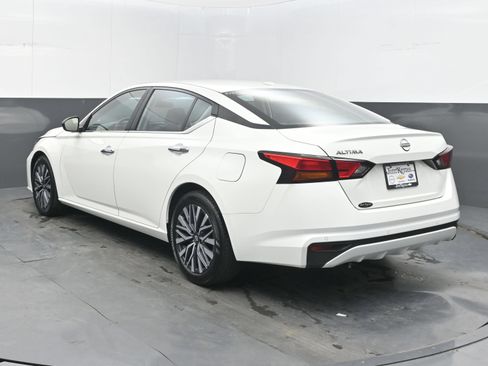 Used 2025 Nissan Altima 2.5 SV FWD image 8