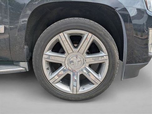 Used 2015 Cadillac Escalade Luxury AWD/4WD image 23