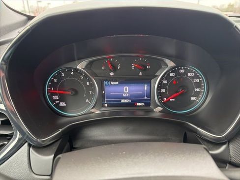 Used 2022 Chevrolet Equinox RS w/ LPO, Floor Liner Package image 9