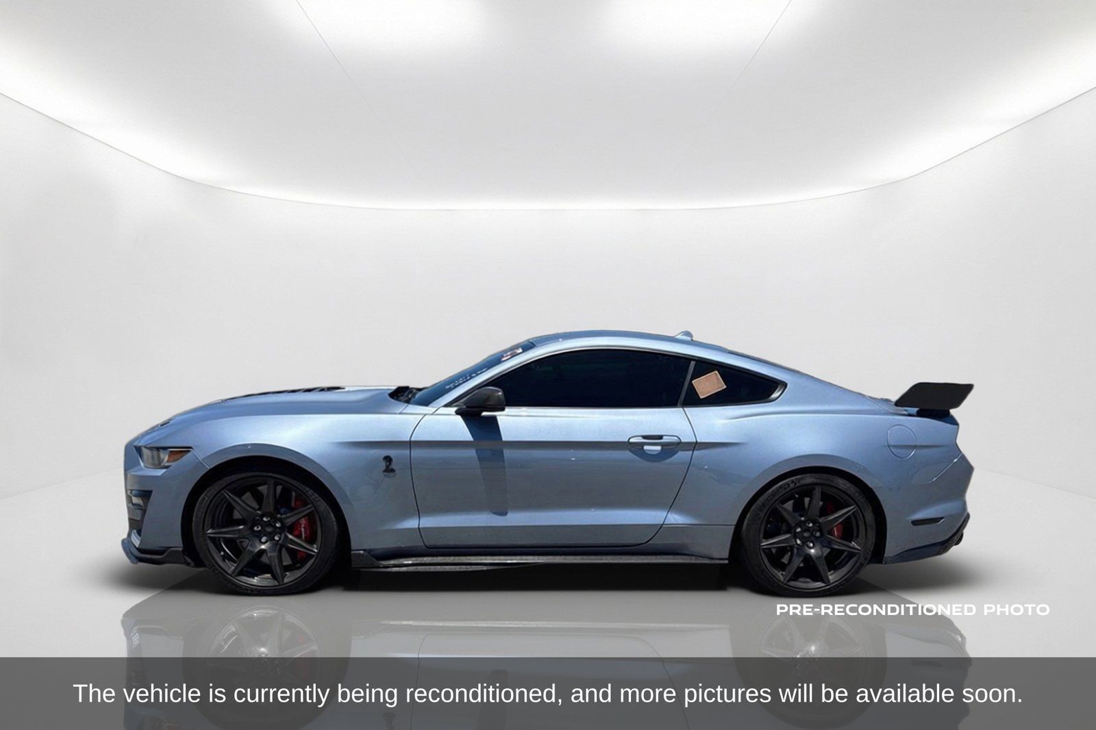 Used 2022 Ford Mustang Shelby GT500 w/ Carbon Fiber Track Pack RWD image 9