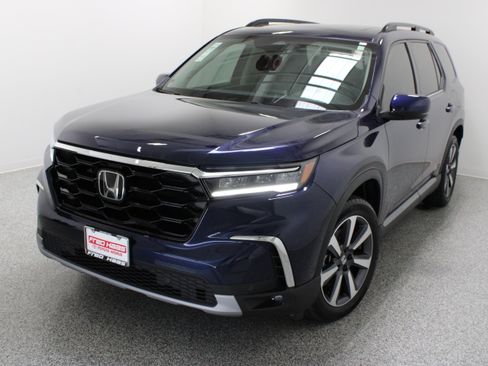 Used 2025 Honda Pilot Touring image 2