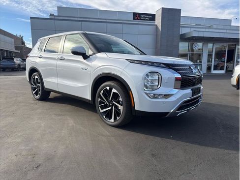 Used 2025 Mitsubishi Outlander SE AWD/4WD image 4
