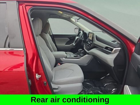 Used 2023 Toyota Highlander L image 18