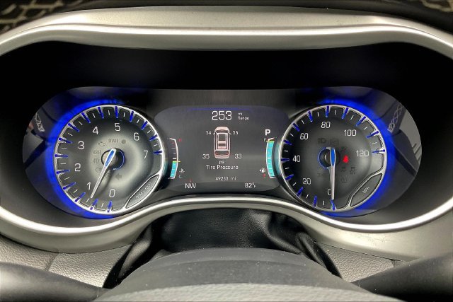 Used 2025 Chrysler Pacifica Select FWD image 15