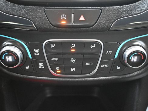 Used 2022 Chevrolet Equinox RS image 17