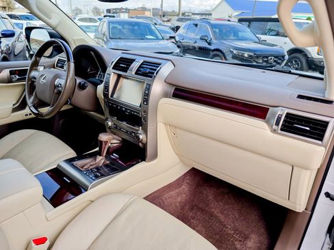 Used 2019 Lexus GX 460 Premium w/ Premium Package image 10