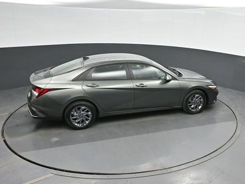 Used 2024 Hyundai Elantra SEL image 31