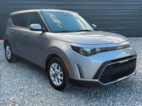 Used 2025 Kia Soul LX w/ LX Technology Package FWD image 3
