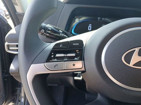Certified 2025 Hyundai Elantra SE FWD image 16