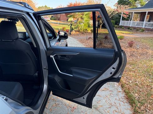 Used 2019 Toyota RAV4 LE image 53