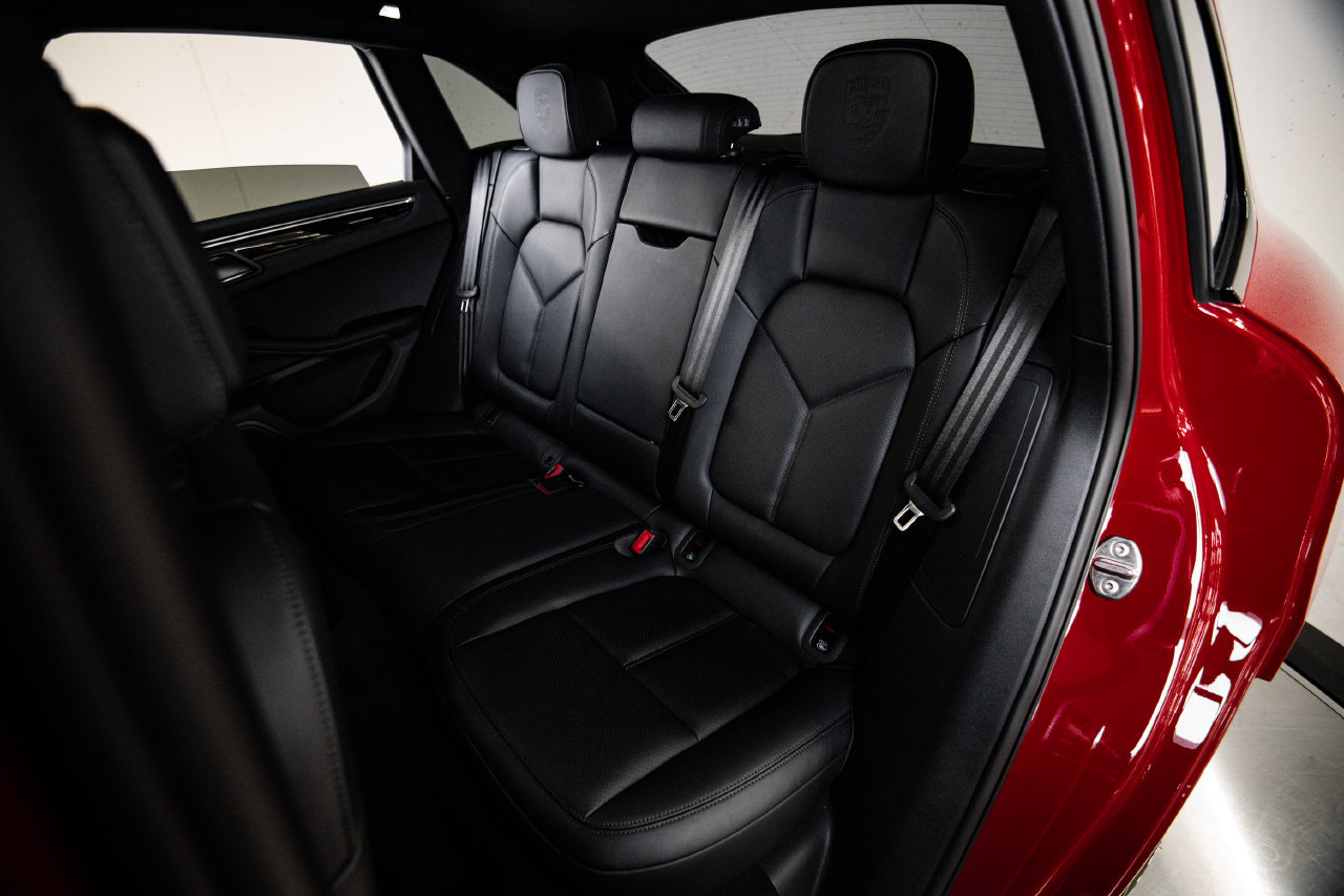 Certified 2026 Porsche Macan AWD/4WD image 24