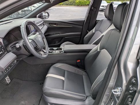 Used 2025 Toyota Camry SE FWD image 15