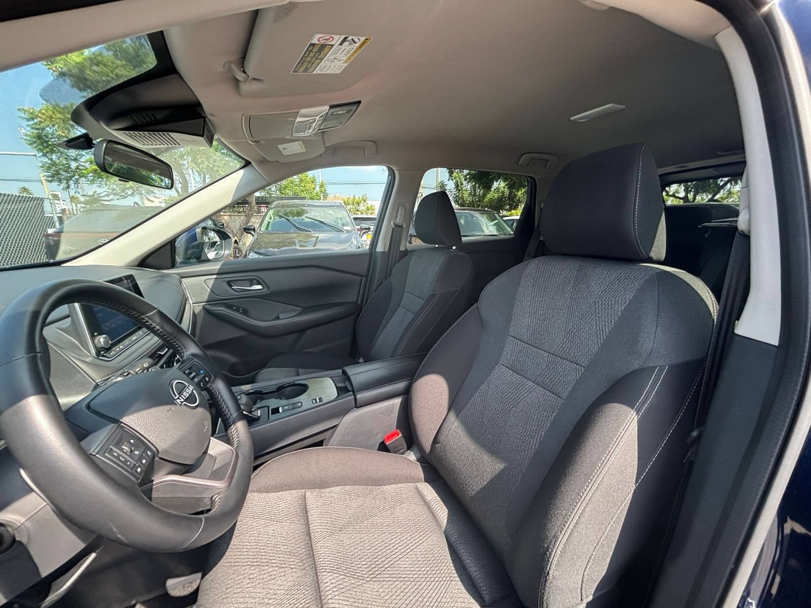 Used 2025 Nissan Rogue SV FWD image 37